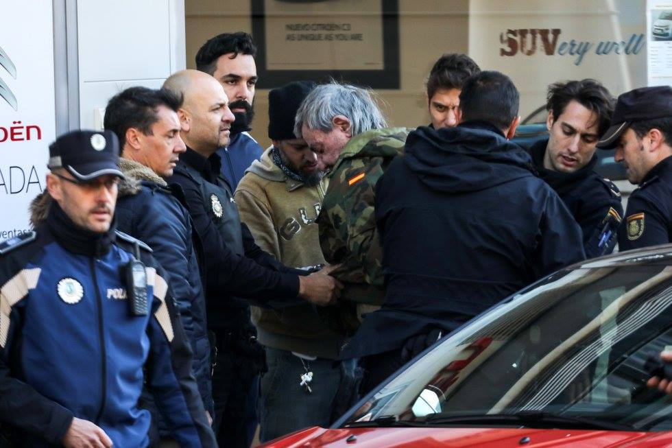 İspaniya polisi bank filiallarının birində insanları girov götürən şəxsi yaxaladı