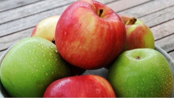 После декабря в школах завершится программа раздачи яблок