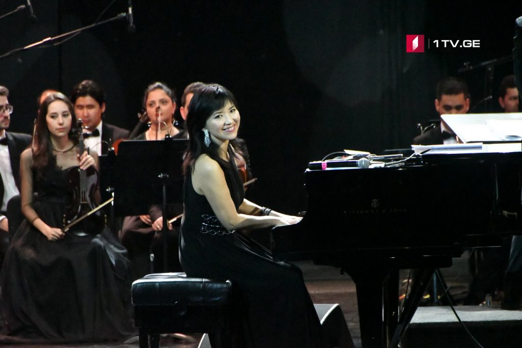 Знаменитая японская пианистка и композитор Кейко Мацуи проводит концерт в филармонии