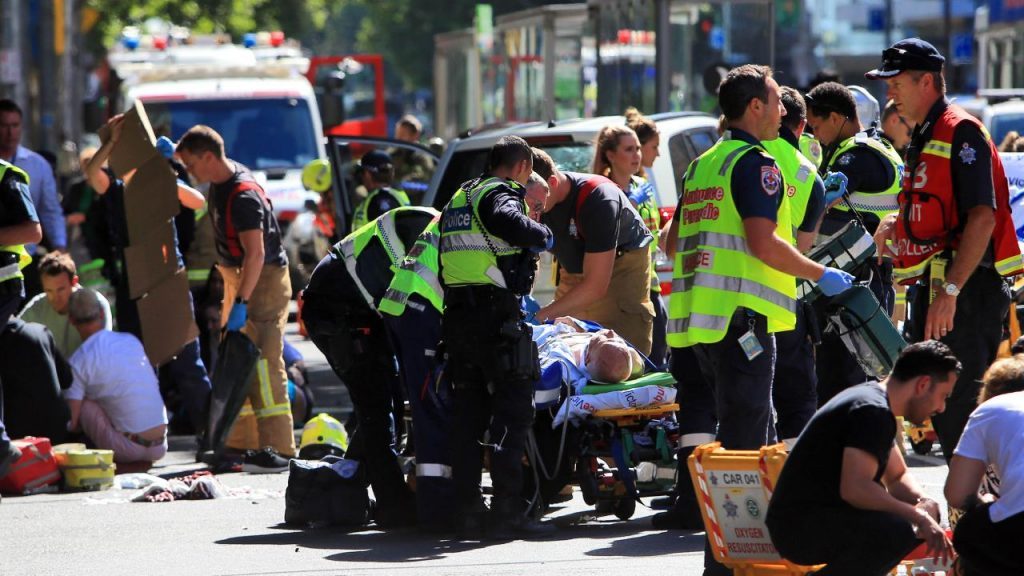 Avstraliya polisi bəyan edir ki, sürücü insanların üstünə maşını qəsdən sürdü