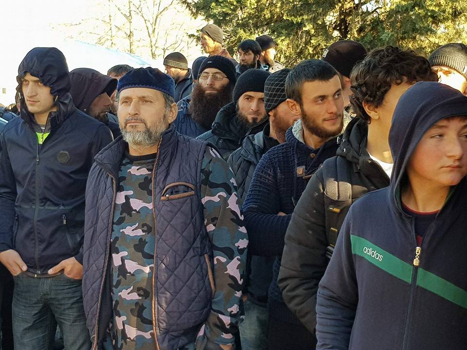 Участники Народного собрания в Дуиси требуют наказать спецназовца, который ранил Темирлана Мачаликашвили