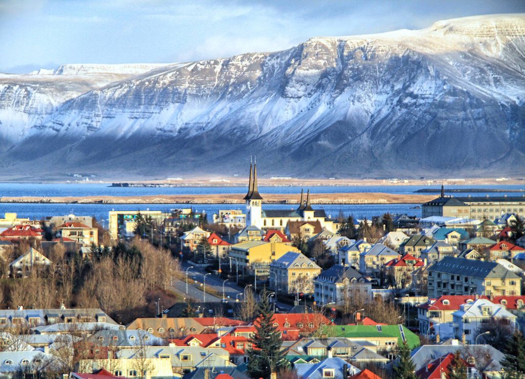 В Исландии официально уравняли зарплаты мужчин и женщин