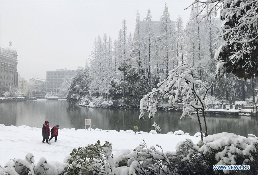 В Китае 10 человек погибли из-за сильных снегопадов