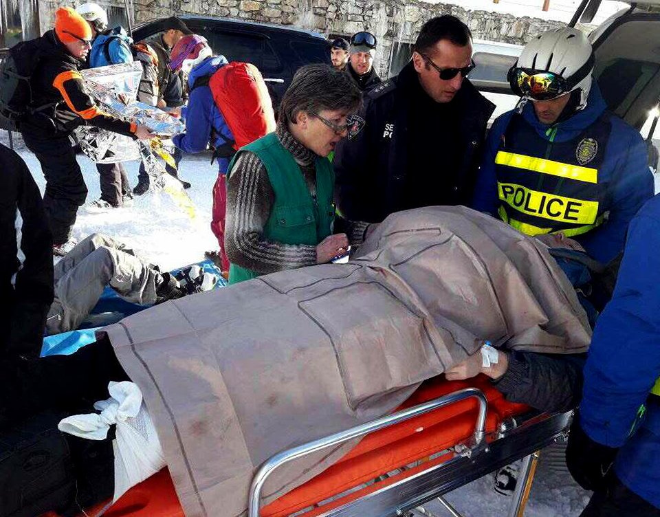 Сотрудники МВД спасли туриста, попавшего под лавину