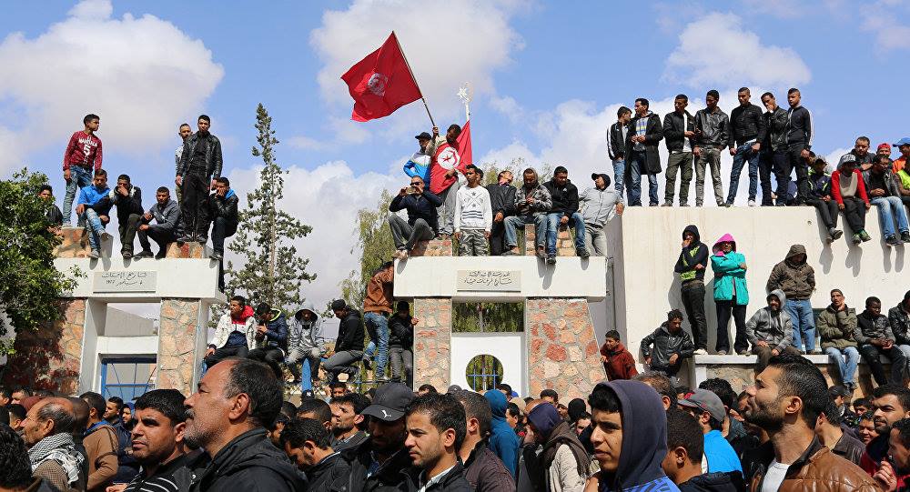 В Туниче задержали более 200 человек во время акции протеста