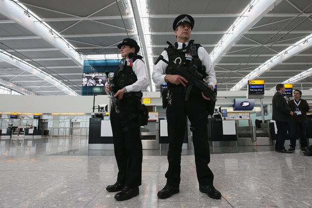 В аэропорту Лондона задержали британку за подготовку терактов
