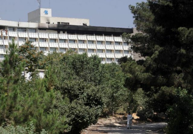 Свыше 30 человек погибли и пострадали при нападении на отель в Кабуле