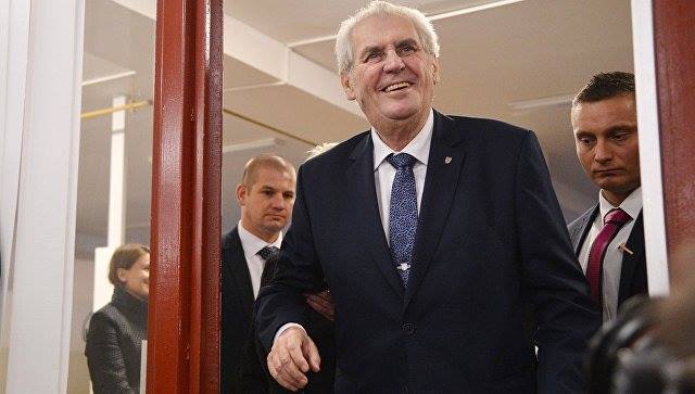 Земан лидирует на выборах президента Чехии с 42,6% голосов