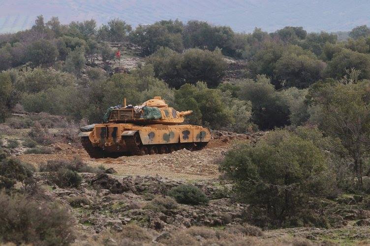Türkiyə, kürd döyüşçülərinin Afrin ərazilərindəki mövqelərini artilleriya qurğularından bombaladı