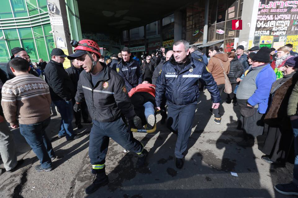 По делу об обрушении потолка на станции метро «Варкетили» трем лицам предъявили обвинения