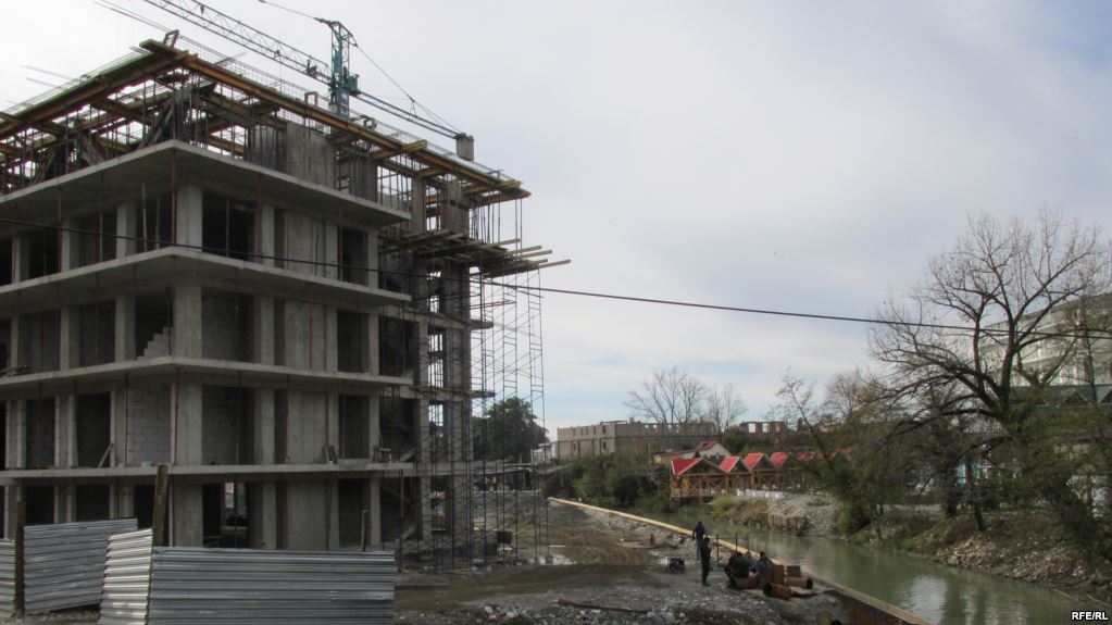 На строительстве в оккупированной Абхазии работают 44 северокорейских мигранта