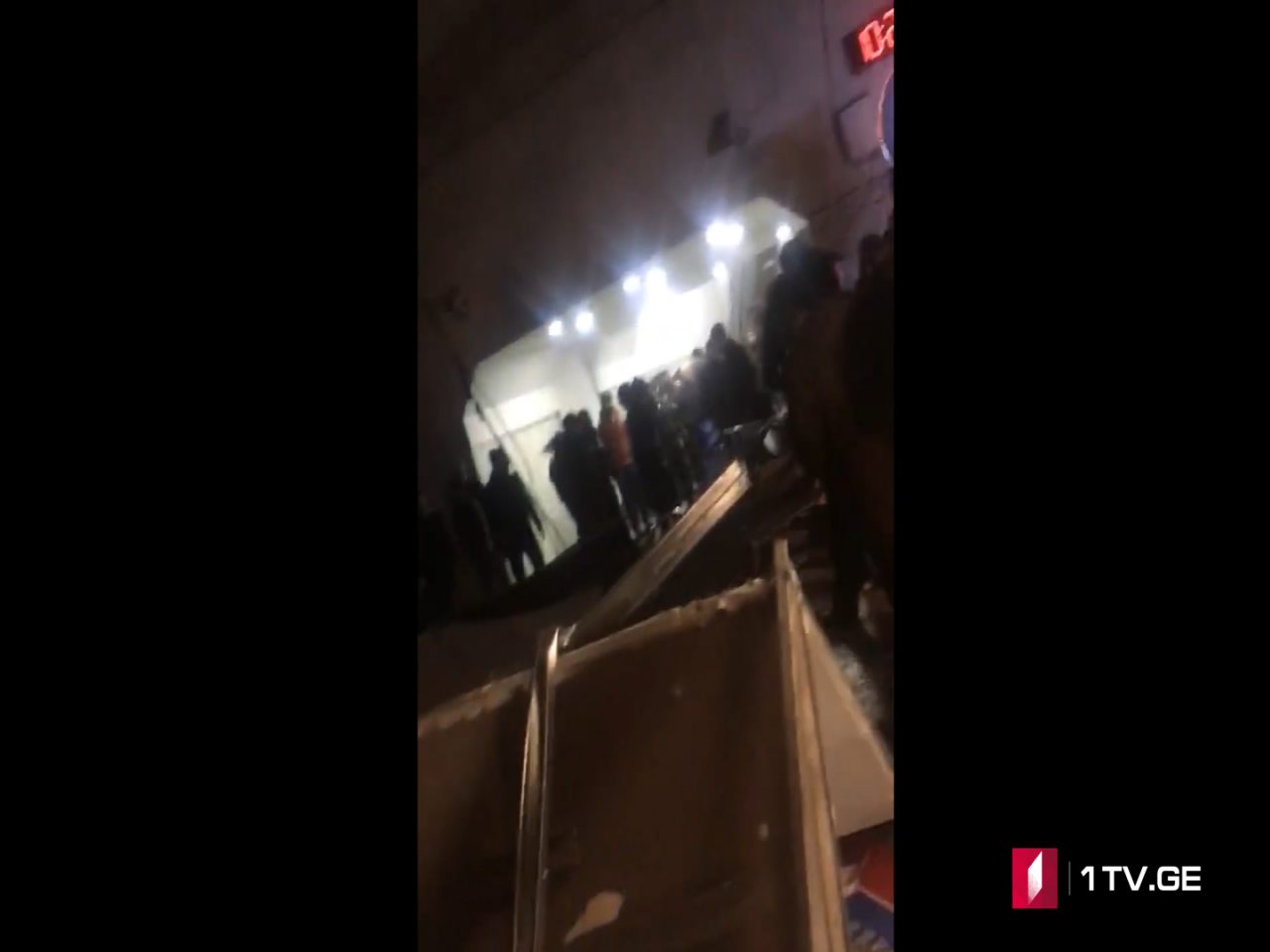 Станция метро «Варкетили» после обрушения потолка (Видео)