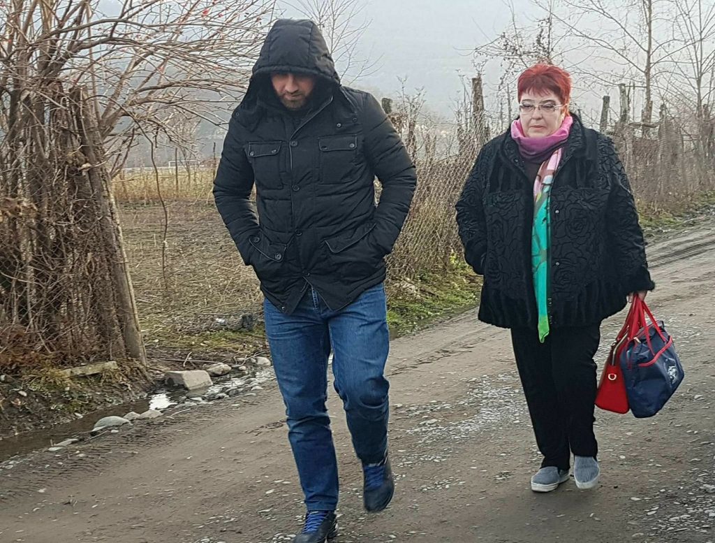 Независимый эксперт Майя Николеишвили находится в семье Мачаликашвили в Дуиси