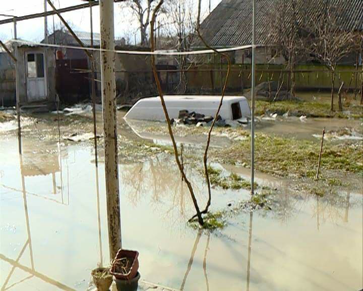 В Хашури опять затопило жилые дома