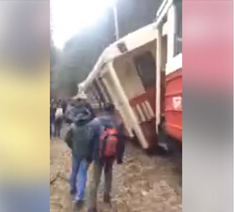 Train derails at Ardagani village