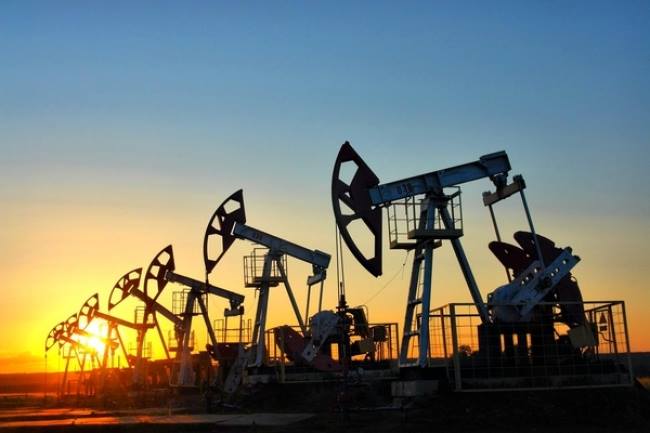 Цена на нефть начала резко снижаться
