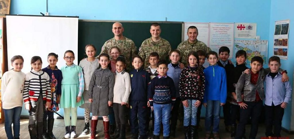 Военнослужащие посетили тбилисскую школу №177 в рамках проекта «Письма солдатам»
