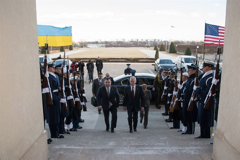 Mattis Meets With Ukrainian Counterpart at Pentagon