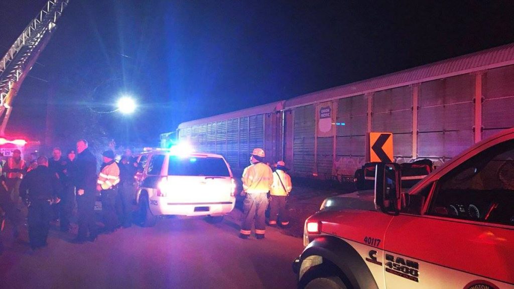 В США два человека погибли при столкновении пассажирского и грузового поездов