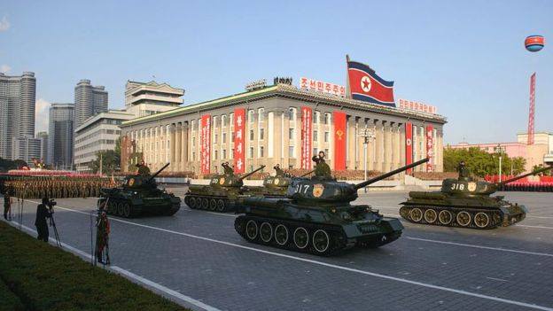 Северная Корея провела военный парад накануне Олимпиады
