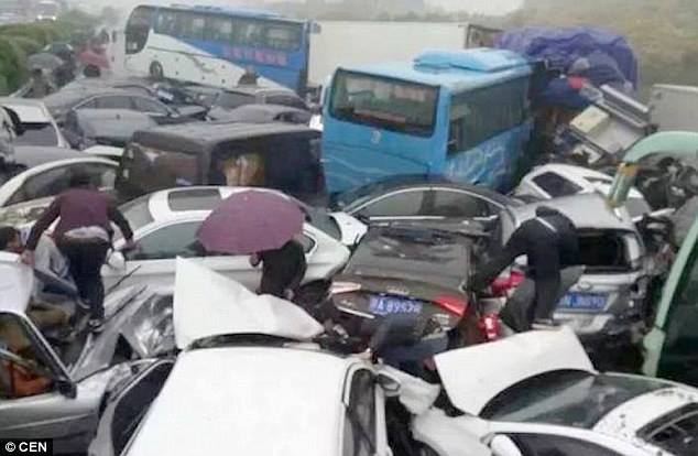 В Китае столкнулись 53 автомобиля