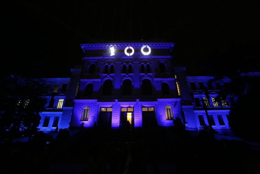Իվանե Ջավախիշվիլիի անվան Թբիլիսիի պետական համալսարանի 100 ամյա հոբելյանի առթիվ, տոնականորեն լուսավորել են առաջին շենքը