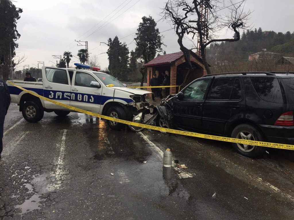 Полицейский автомобиль попал в аварию в Кобулети – пострадали 5 человек