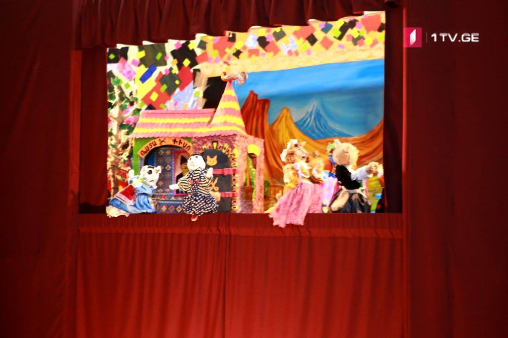 Кукольный театр открылся в доме Ованеса Туманяна в Тбилиси