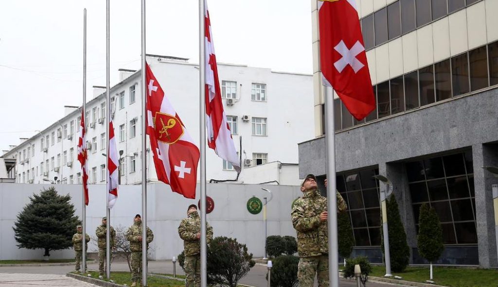 В связи с Днем Советской оккупации на государственных учреждениях страны приспущены флаги Грузии