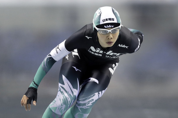 В гонке на коньках победила японка Нака Такаги