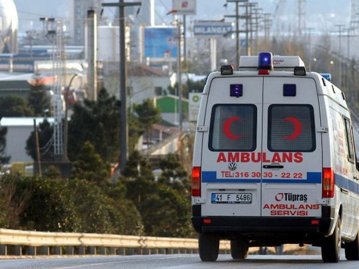 Три человека погибли в результате наезда автобуса на остановку в Стамбуле