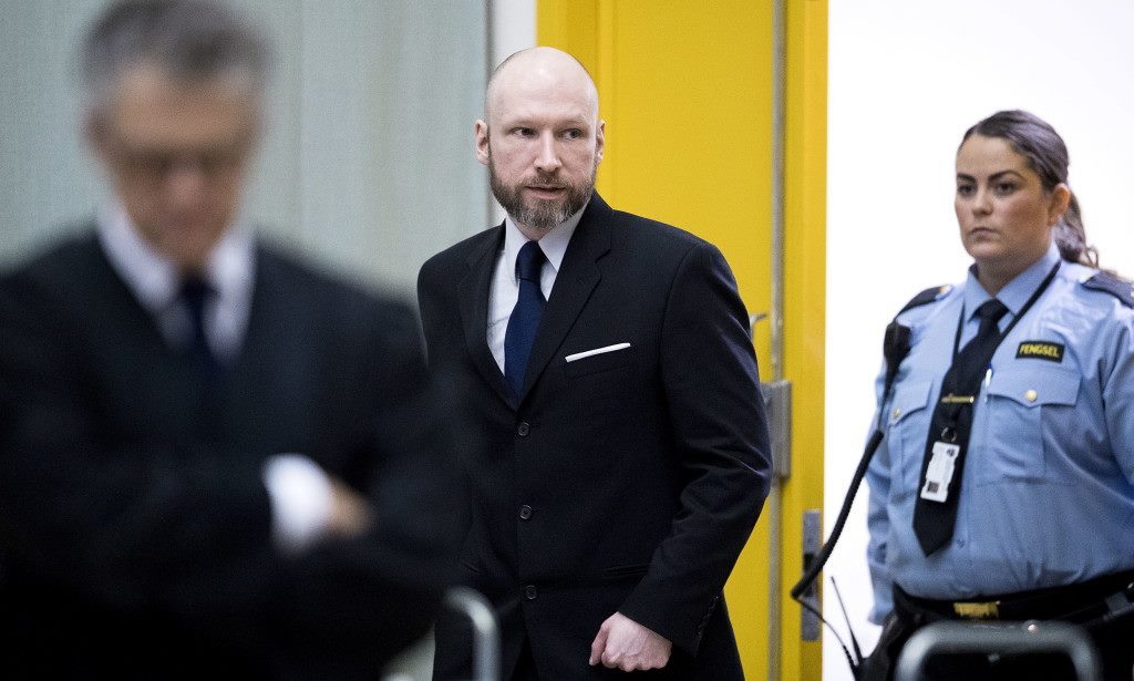 Norveç mətbuatı - Anders Breivik törətdiyi cinayətə görə peşmanlıq çəkir