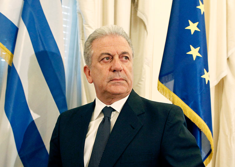 Еврокомиссар Димитрис Аврамопулос фигурирует в коррупционном расследовании