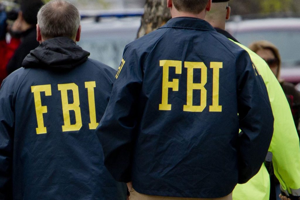 Губернатор Флориды призвал директора ФБР уйти в отставку