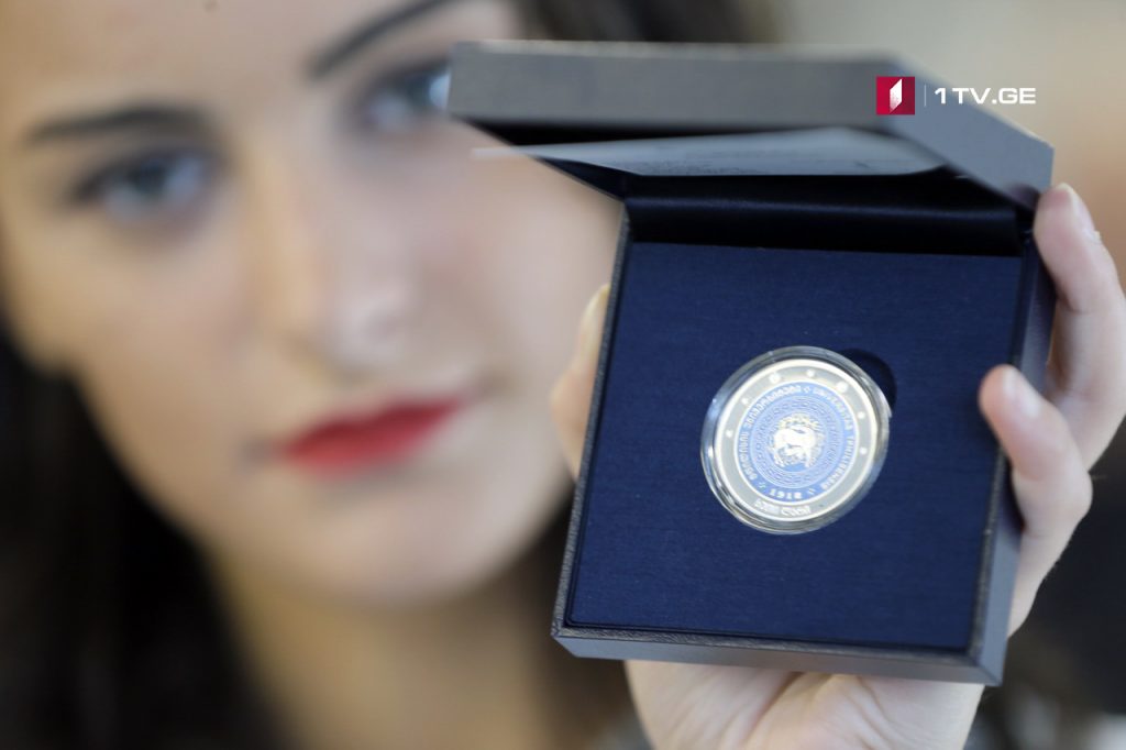 К 100-летнему юбилею основания ТГУ Нацбанк Грузии выпустил коллекционную монету (фото)