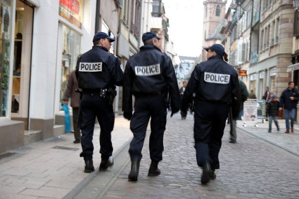 В Марселе полиция задержала открывшего стрельбу мужчину
