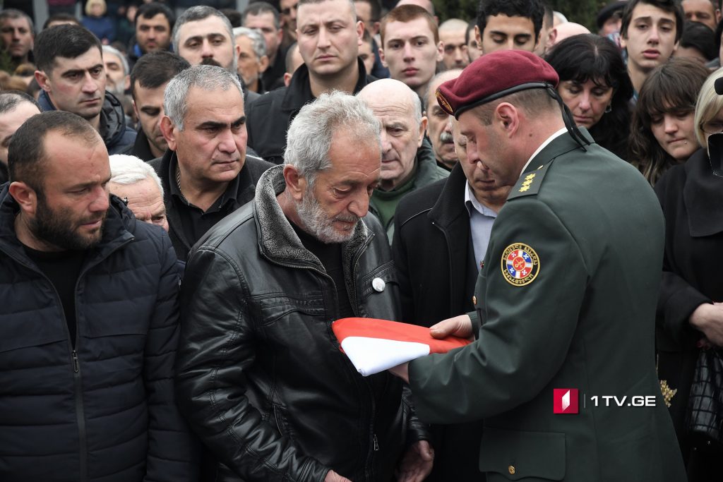 Похороны Арчила Татунашвили с военными почестями - фото