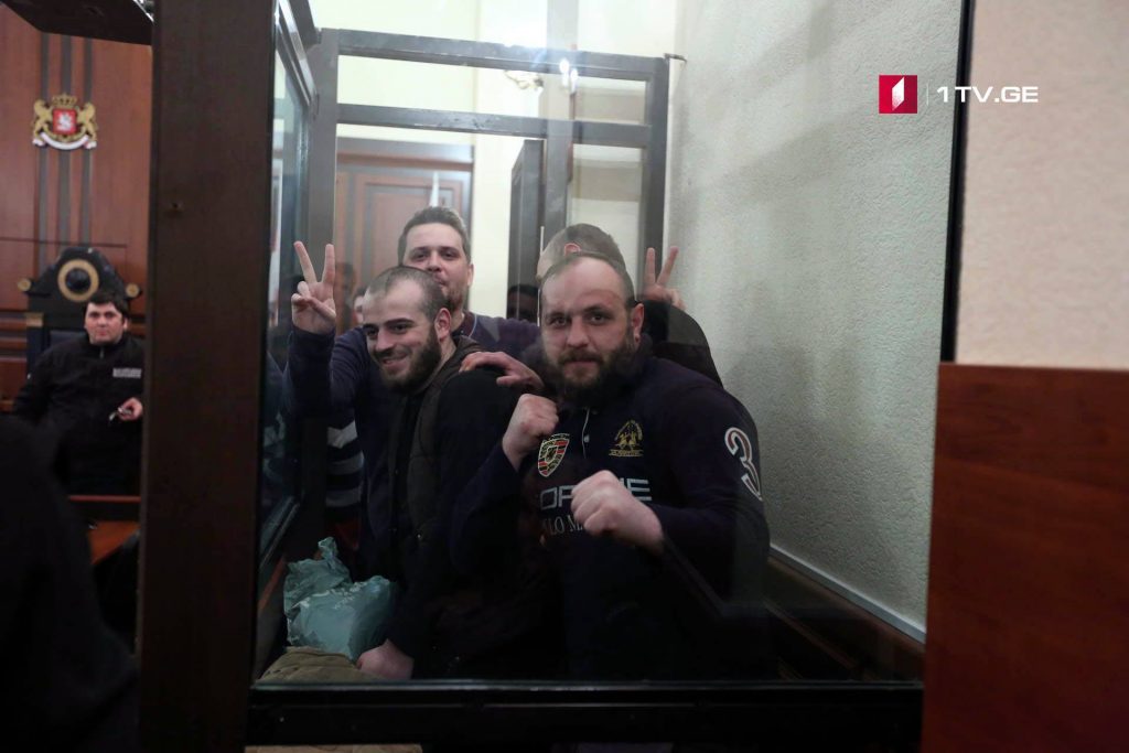 Задержанных членов «Грузинского марша» оставили в предварительном заключении, решение судьи было встречено с шумом (видео)