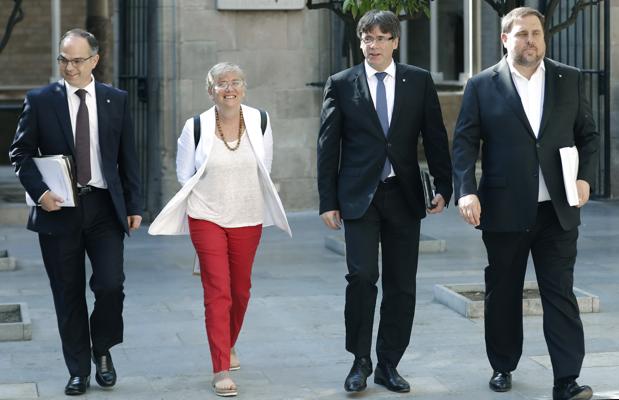 Бывший министр образования Каталонии Клара Понсати сдалась шотландской полиции