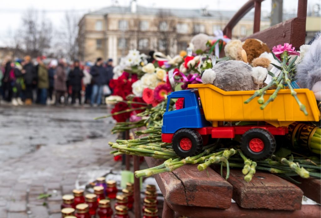 Книга соболезнований в связи с трагедией в Кемерово открылась и в Тбилиси