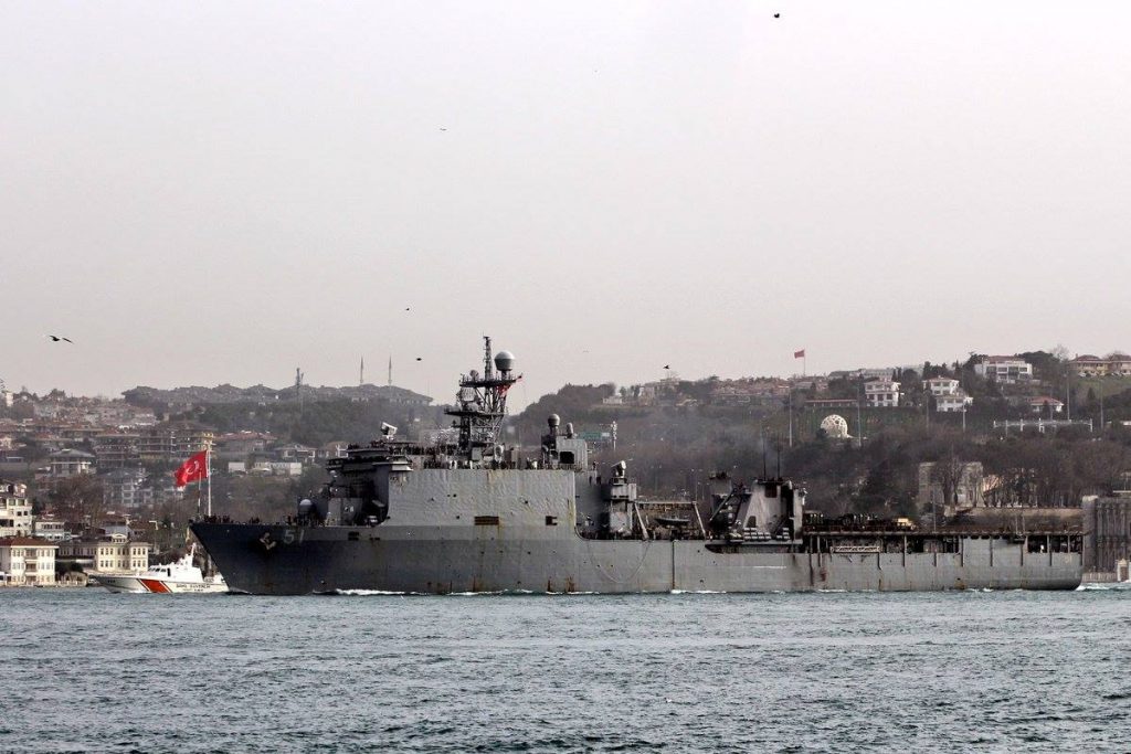 В акваторию Черного моря вошел десантный корабль ВМС США