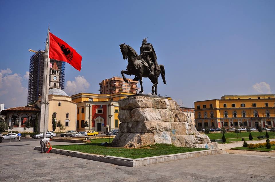 Albaniya Gürcüstan vətəndaşları üçün viza rejimini ləğv etdi