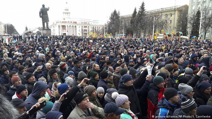 Участники акции в Кемерово требуют встречи с Владимиром Путиным и губернатором области