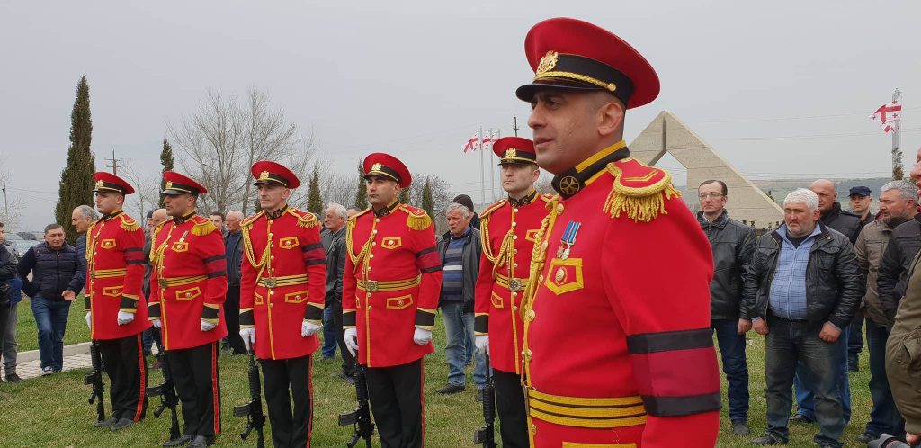 Арчила Татунашвили похоронили с военными почестями на братском кладбище Мухатгверди