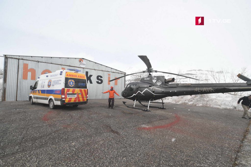 Injured tourists in Gudauri being brought to Tbilisi by helicopters