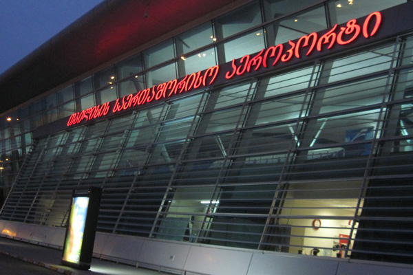 Сильный ветер помешал работе Тбилисского аэропорта
