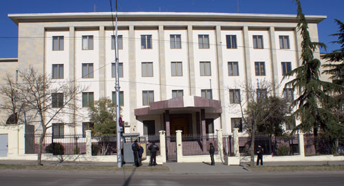 В секции интересов России посольства Швейцарии к этому времени работают 10 дипломатов