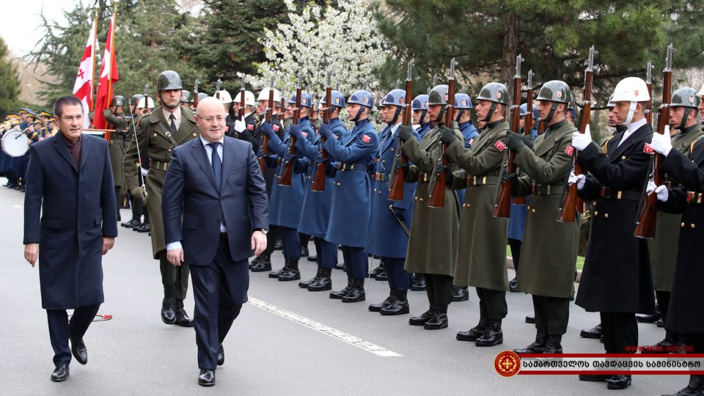 Министр обороны Грузии провел встречу с турецким коллегой