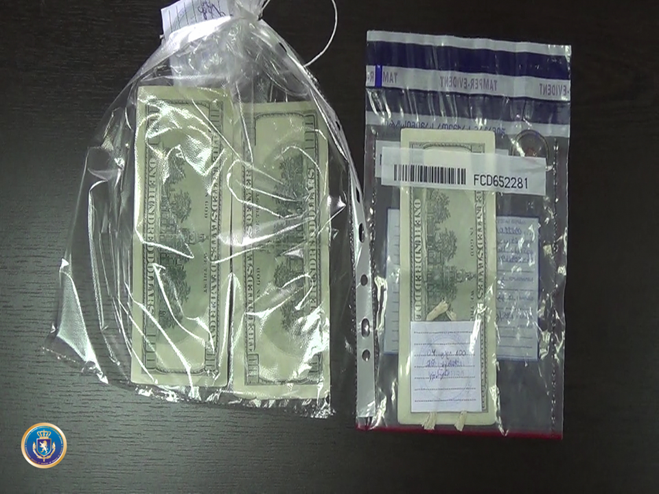 One person detained on fact of realization of fake banknotes