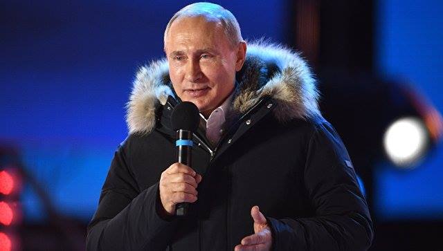 Путин поблагодарил сторонников на Манежной площади за результат